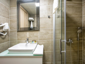 Perla Arya Hotel