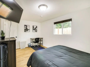 Modern Pacific Vacation Rental: 5 Mi to Lake Tapps