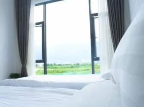 Dali Starry Night Inn
