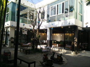 Kin Lom Chom View
