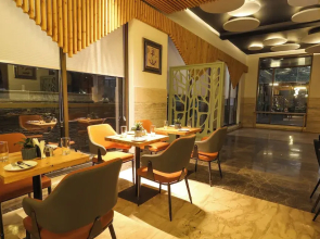 Hays AIR By Ahuja Residences - Golf Course Ext. Road & Sector 51