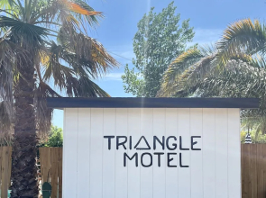 Triangle Motel