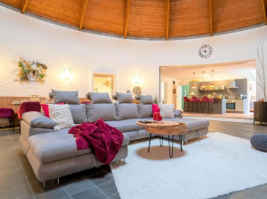 dreamcation - Ehemalige Kirche & Souterrain Wohnung, 3D-Tour, Terrasse, BBQ, Kamin