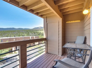 Stunning Mountain Views: Silverthorne Condo!