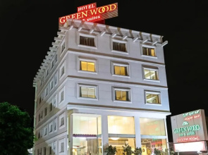 Itsy by Treebo - Greenwood Inn and Suites