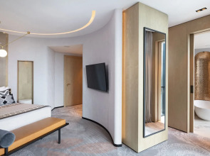 Paragraph Freedom Square, A Luxury Collection Hotel, Tbilisi