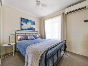 Charming CBD Apt 3bd 2bth - walk to Waterfront