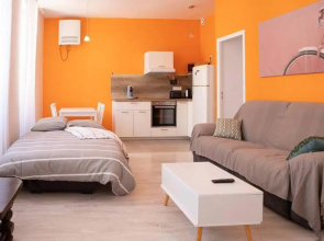LA FONTAINE NEUVE-AVALLON-5 PERSONNES-1 CHAMBRE-3 LITS-parking-wifi