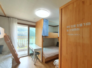 Tongyeong Slobbie Guest House