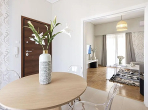 “Dandelion” apartment with an Acropolis view