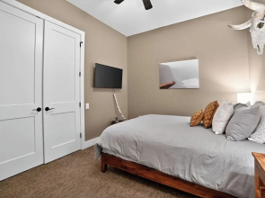 Hill Country Retreat & Casita