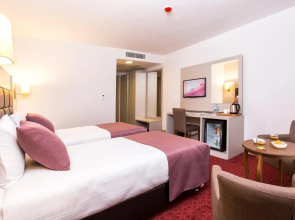 Perla Arya Hotel