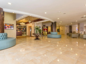 Al Safir Hotel & Tower