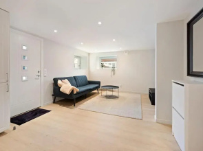 Practical Basement Apt with all home comforts close to City Centre