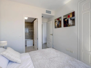 Duquesa Village Apartment - 2 Bed/2 Bath apartment with panoramic sea views