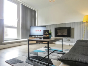 Tudors eSuites Birmingham City Centre House Private Garden