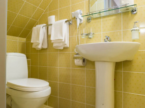 Отель Three Crowns Residents