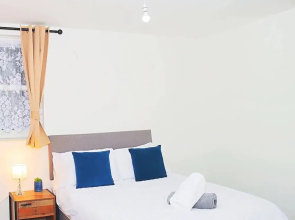 Modern 2-bed Apartment in Burnham, Slough