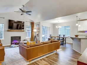 Entertainment Shed! Pet-friendly Oregon Coast Home