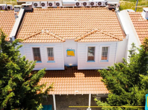 Ni̇li̇a Bozcaada