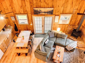 2 Mi to Conway: Cozy Cabin w/ Grill & Yard!