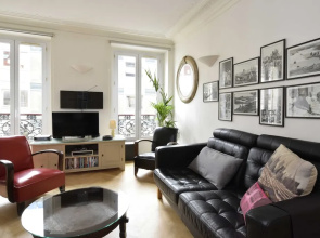 204340 - A two-room apartment with traditional chic style in the Marais