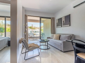 Sanders River Plaza - Chic 2 Bedroom Apartment