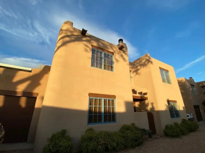 Piñon Dream - Walk to The Plaza, Comfortable Southwestern Style