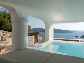 White House Villa with 3 bedrooms and amazing views at Oia