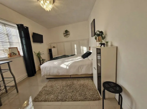 Beachside Retreat - Pets Ok - Free Parking