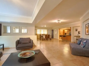 Apartment in Bella Vista Sleeps 10