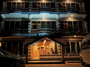 Hotel Mid Orchard Kasol (Riverside)