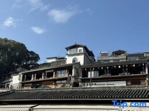 Atour Hotel Tengchong Wenxinglou