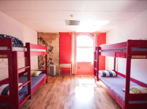 Red Emperor Hostel&bar