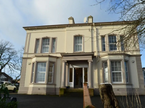 Breezemount Manor
