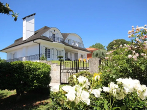 Villa Branca Barreiros Bed & Breakfast