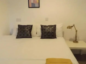 Room in Guest Room - Large Room in Coventry