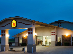 Super 8 By Wyndham Lamar