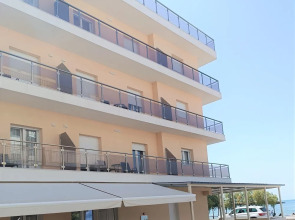 Navarino Luxe Suites with Sea View