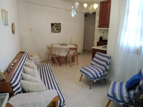 Kamari Beach guest house