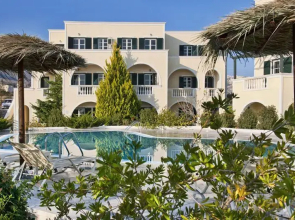 Golden Sun Studios & Apartments