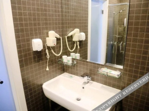 Motel 168 (Dalian Xinghai Bay Wuyi Road Nansha Street)