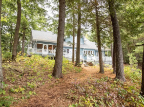 Wildflower Cottage A Fantastic boat access family cottage with a spectacular 500' of waterfront!