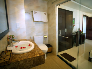 Azura Hotel