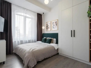 Gorgeous & Bright 2BR Condos - Steps From Old Town