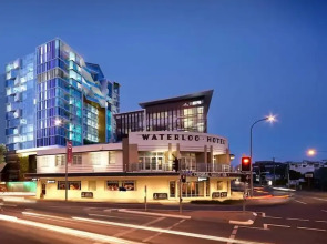 2BR Food Drink Hub Pool 2 Cars Gym Rooftop