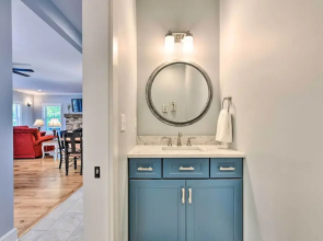 Charming Lake Erie Getaway: Walk to Beach!