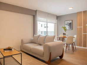 w Inviting 2BR w Balcony in Lively Miraflores