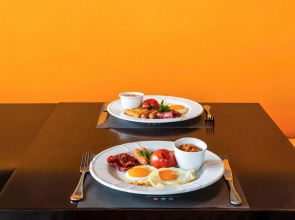 Отель ibis Deira Creekside Dubai