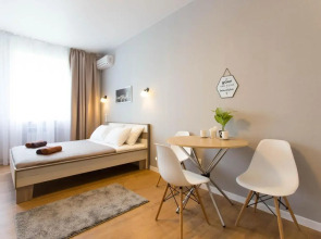 Modern studio, metro Pushkinska and Universytet - Chernyshevska str. 95-2